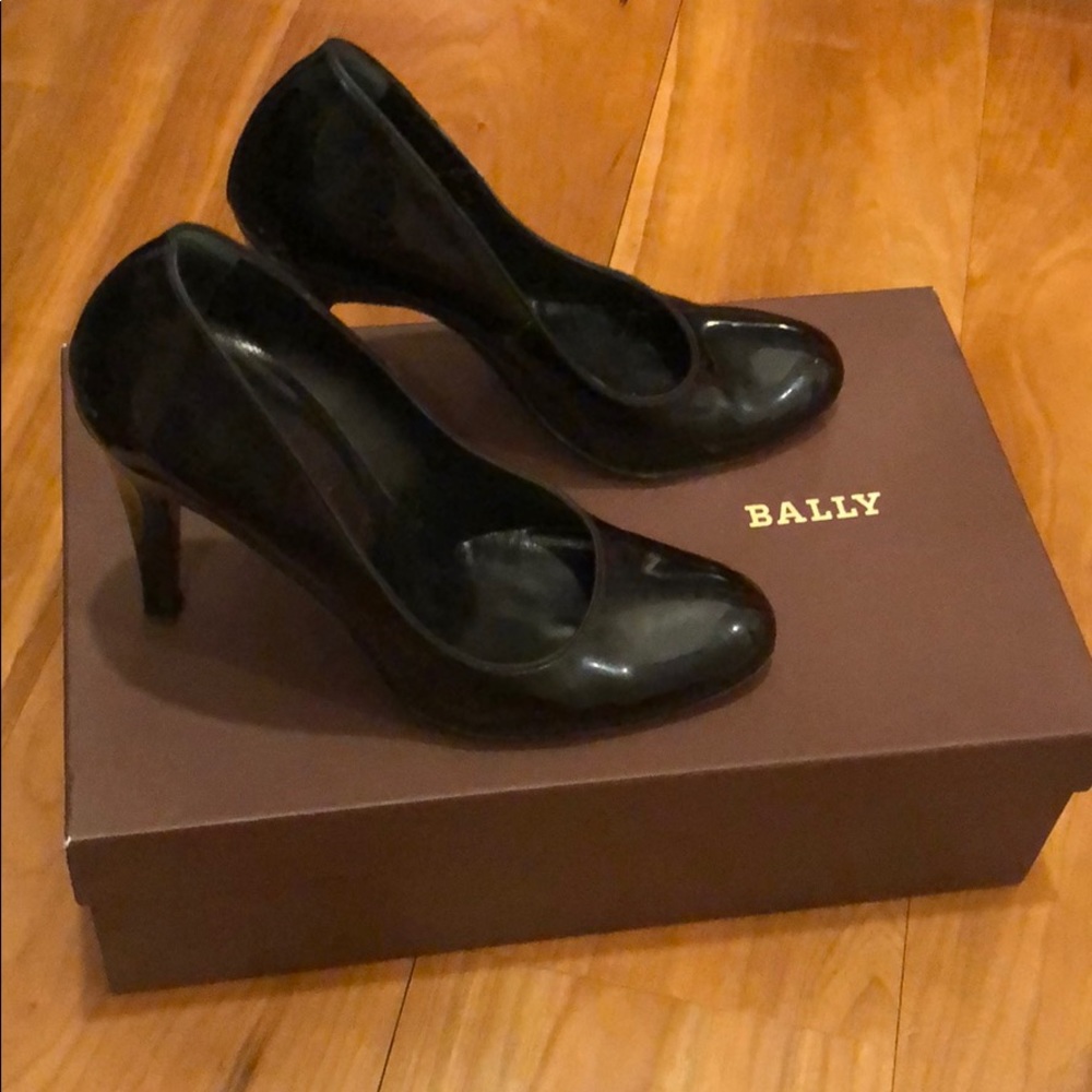 Bally patent leather heels size 6